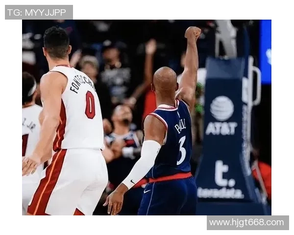 泰伦卢盛赞保罗与大洛在训练营表现出色称两人状态令人惊喜 泰伦卢盛赞保罗与大洛在训练营表现出色称两人状态令人惊喜